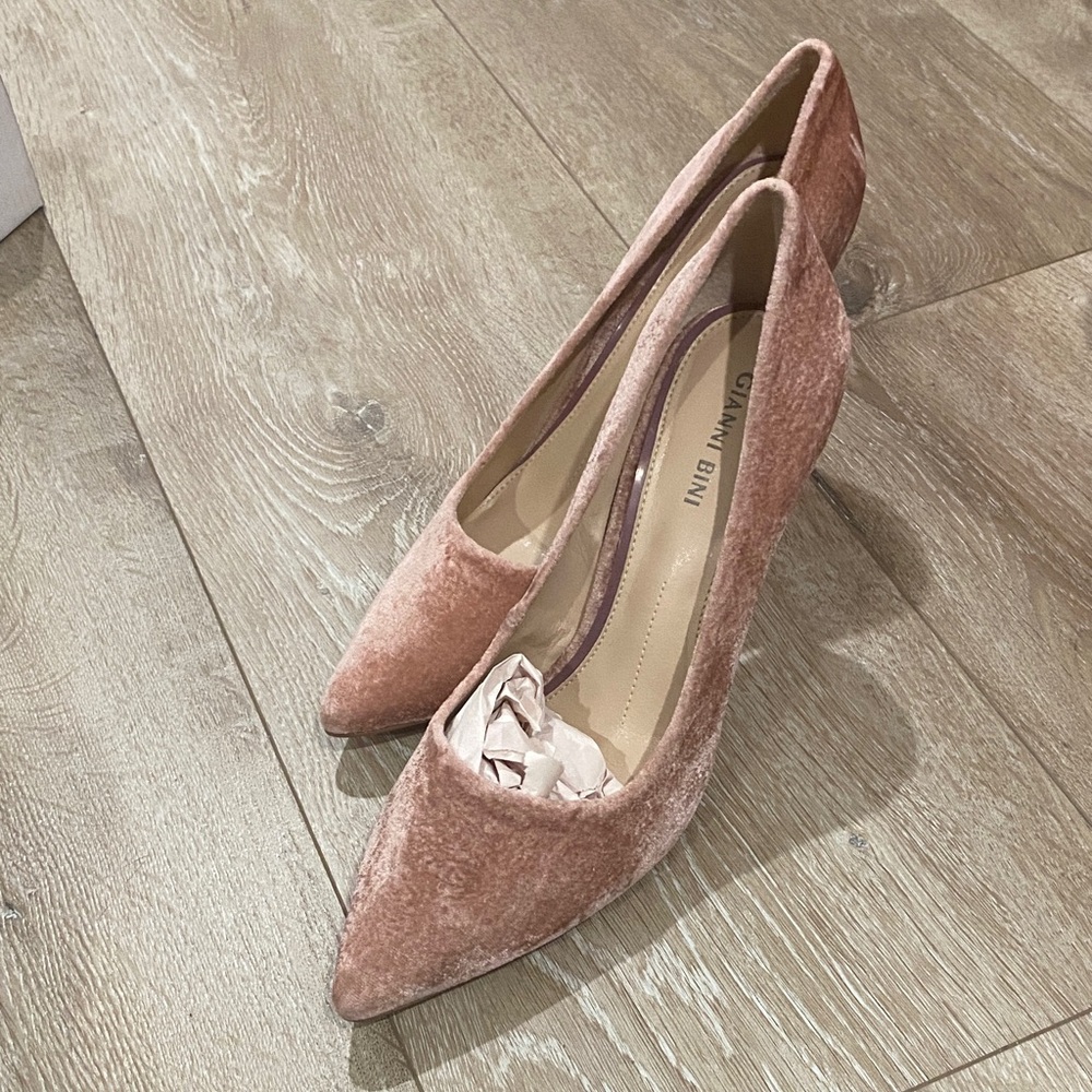 Gianni Bini Blush Velvet Heels